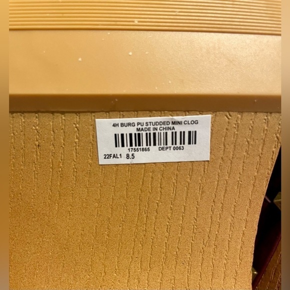 🌟HP🌟STUDDED CLOGS Torrid Roomy 8.5 Burgundy Wooden 3.5” Heel NEW Extra Comfy - Picture 10 of 13